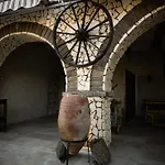 Elite Cave מלון