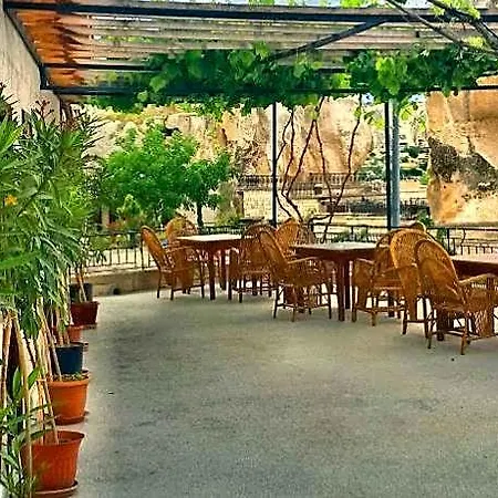 מלון Elite Cave 2*