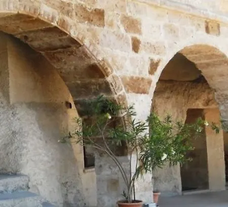 Elite Cave Hotel 2*